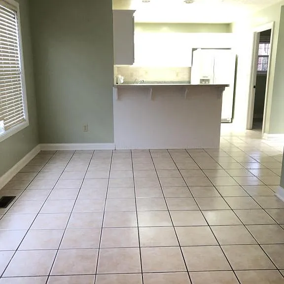 112 Jersey Ct — Photo 5