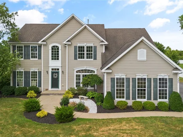 337 Stonefield Ln, Farmington, NY 14425