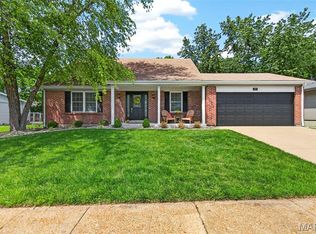 693 Rustic Valley Dr, Ballwin, MO 63021