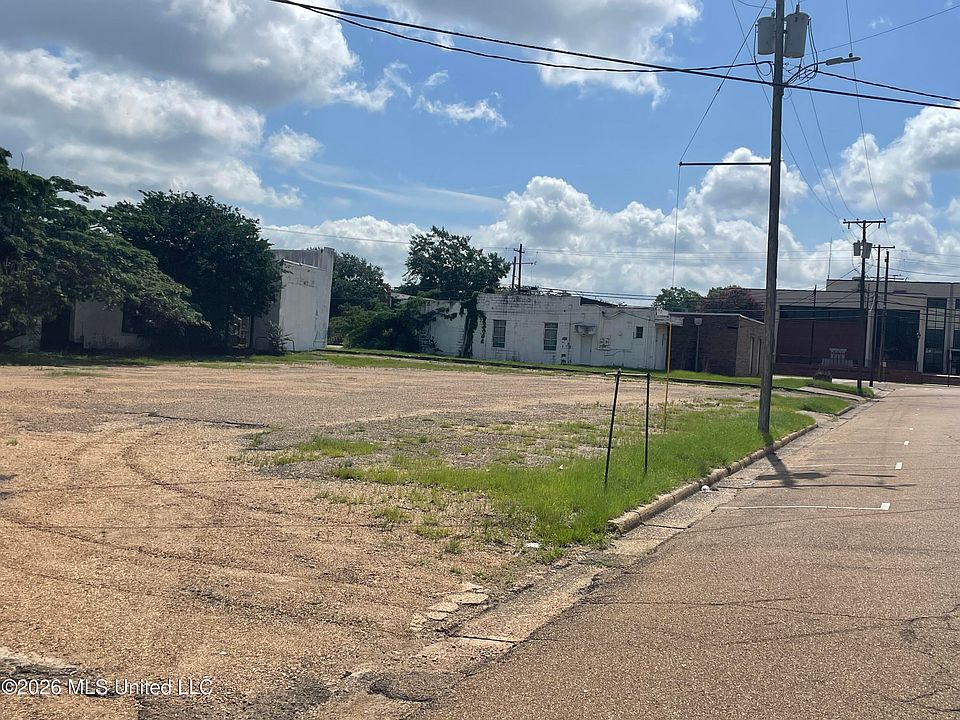 1st image of E Chickasaw St
