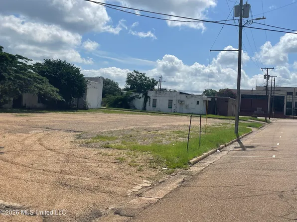 E Chickasaw St, Brookhaven, MS 39601