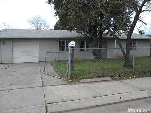 2nd image of 911 S Shasta Ave