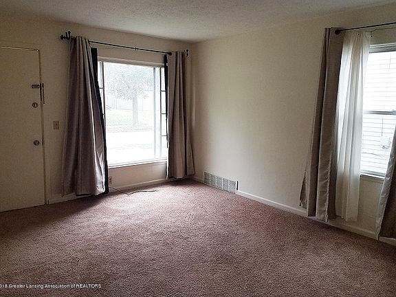 3rd image of 1332 Roselawn Ave