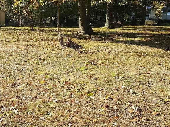 5th image of Bellport Ln