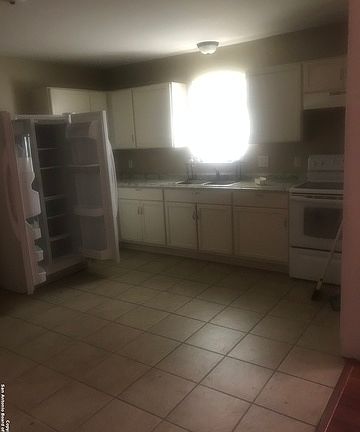 2nd image of 278 Bundy St