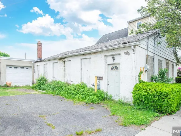 84 Locust Ave, Wallington, NJ 07057