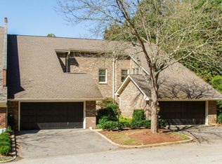 1203 Navajo Ct, Indian Hills, KY 40207