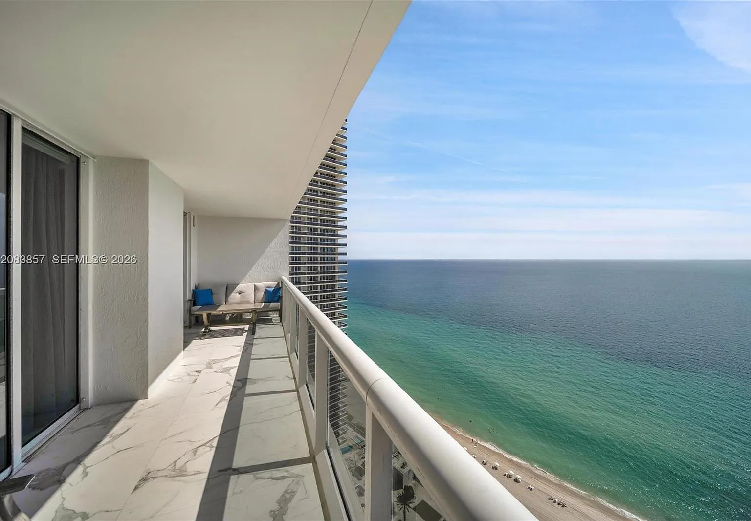 Beach Club Condo — Photo 3