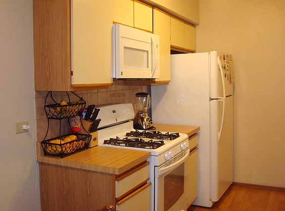 5th image of 1413 N Sterling Ave Unit 202