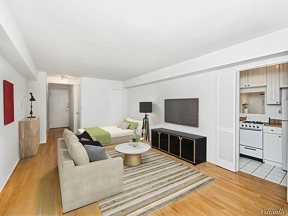 3rd image of 321 E 45th St APT 4A