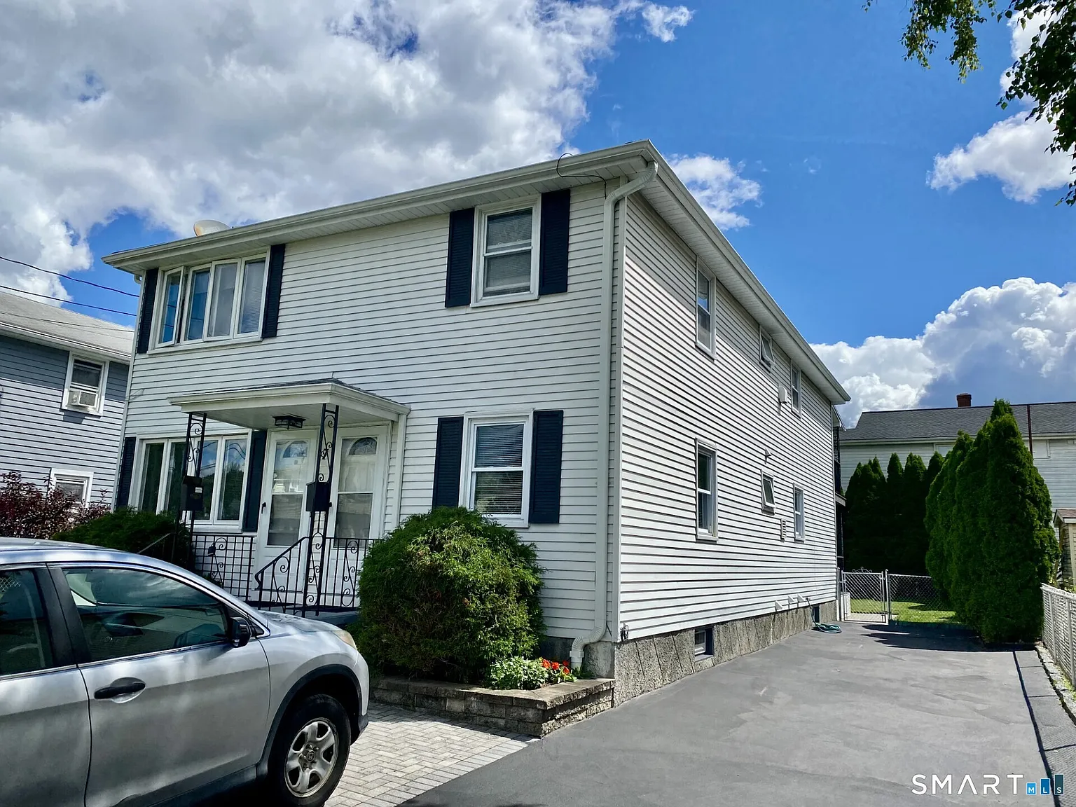 3 bed, 1.0 bath, 1196 sqft, $1,800 — Photo 1