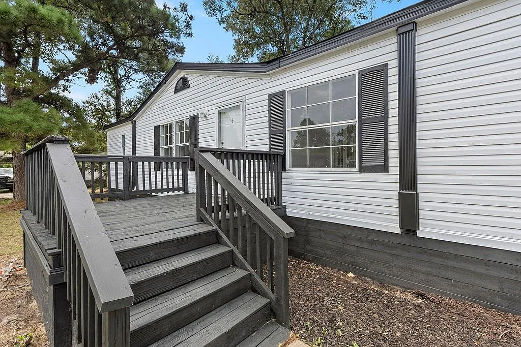 3 bed, 2.0 bath, 1536 sqft, $1,395 — Photo 2