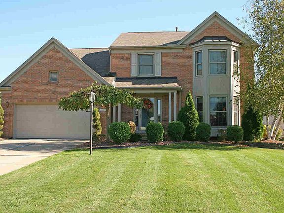2nd image of 907 Regents Park Dr
