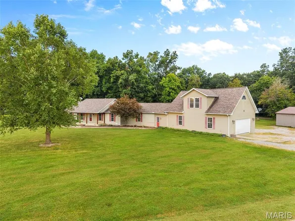 6289 Oak Creek Trl, Mount Olive, IL 62069