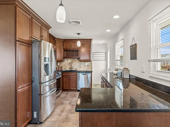 8272 Eden Ln, Pennsauken, NJ 08110