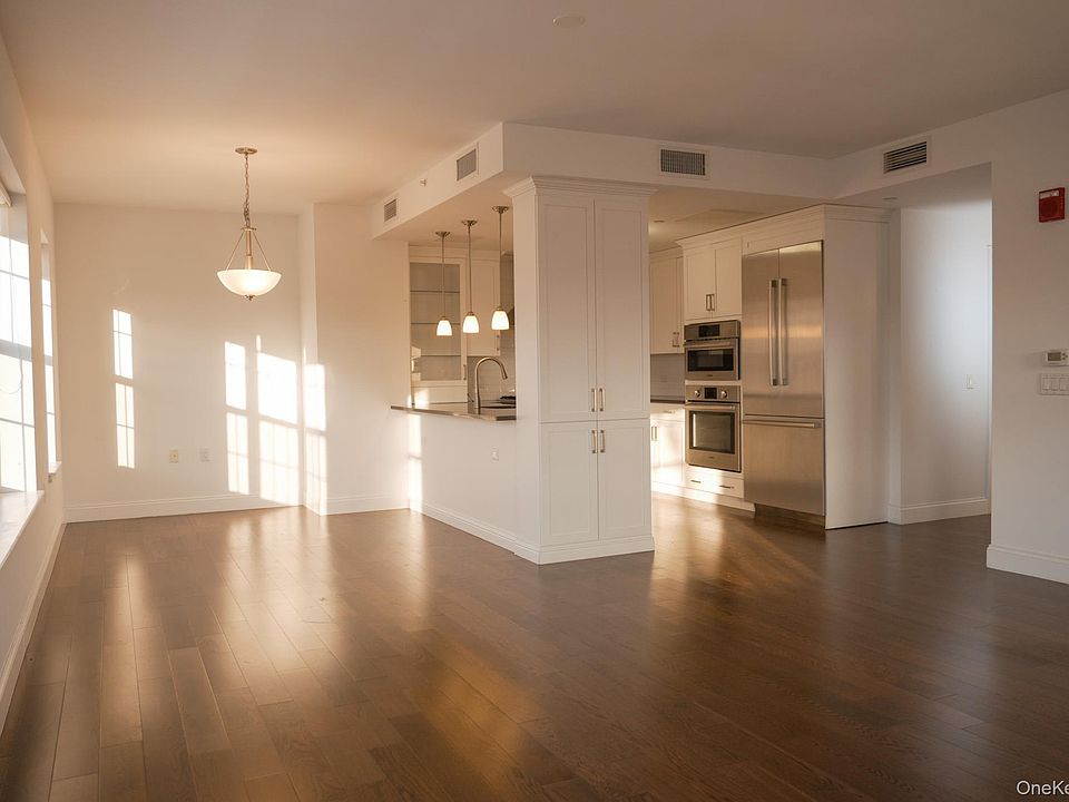 1st image of 10 Byron Place #601