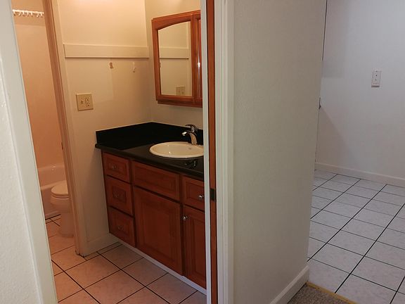 3rd image of 2535 College Ave APT 208