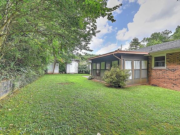 5th image of 1747 Forest View Dr