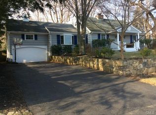 567 Wormwood Rd, Fairfield, CT 06824