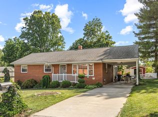 208 Tuxedo Rd, Staunton, VA 24401