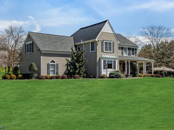 2 Hook Mountain Dr, Clinton Twp., NJ 08801