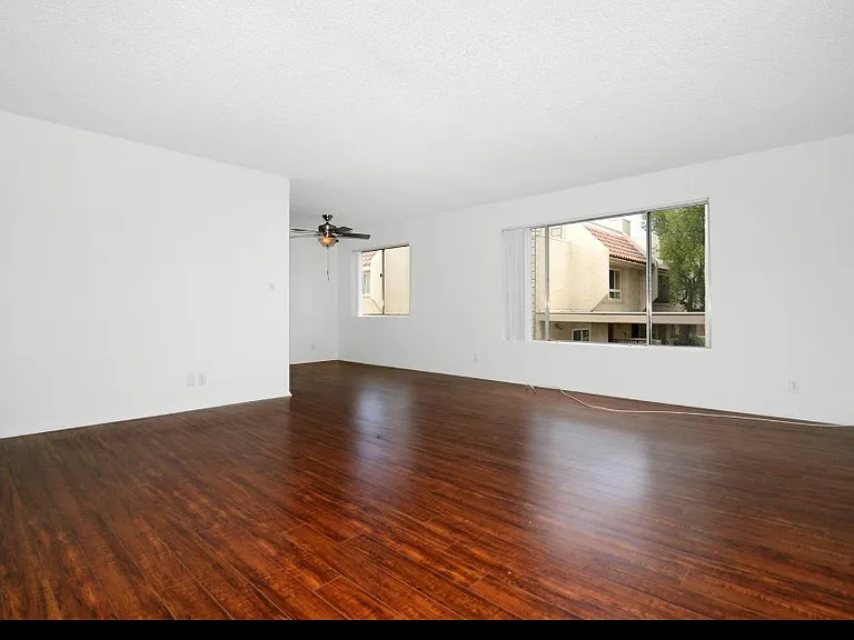 ZELZAH APARTMENTS — Photo 34