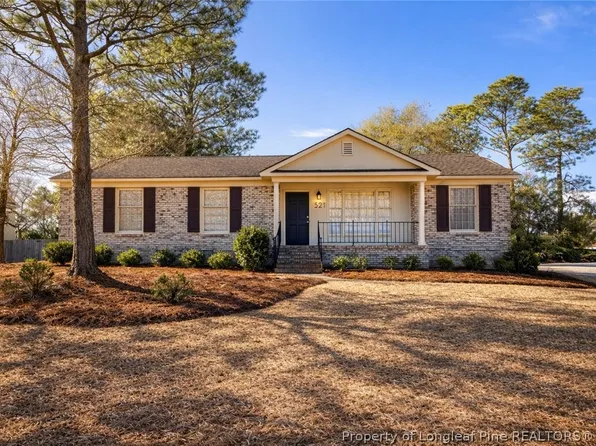 521 Deerpath Dr, Fayetteville, NC 28311