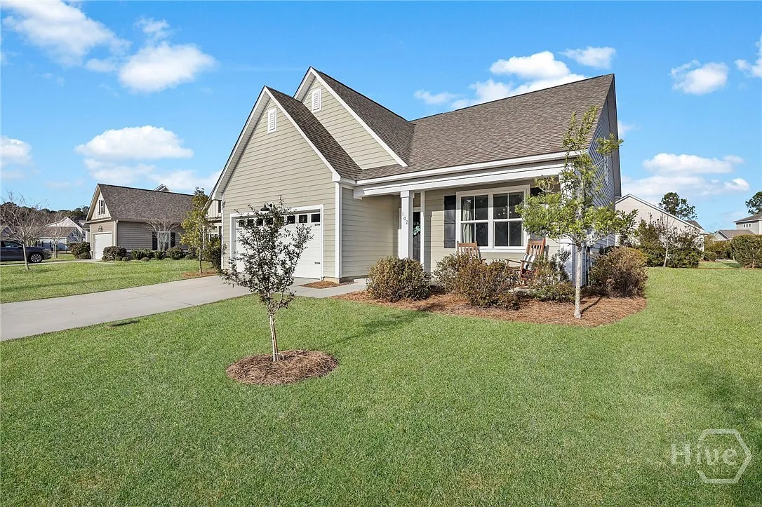 4 bed, 2.5 bath, 2748 sqft, $3,500 — Photo 2