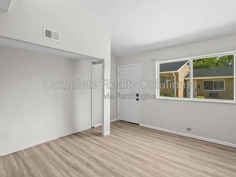 2323 Woodson Rd #L — Photo 6