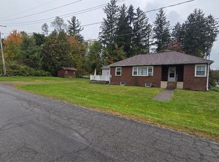 400 Thomas St, Cambridge Springs, PA 16403