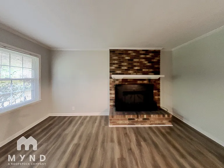 392 Colchester Dr — Photo 6