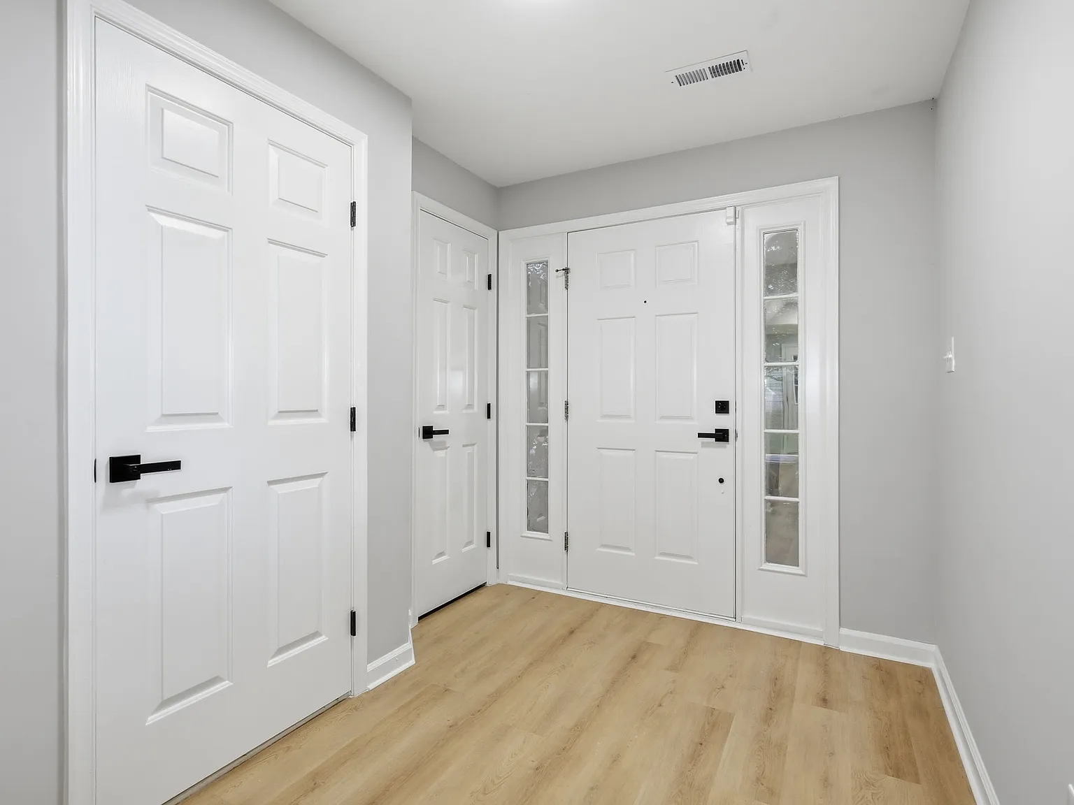 3 bed, 2.5 bath, 2326 sqft, $3,400 — Photo 4