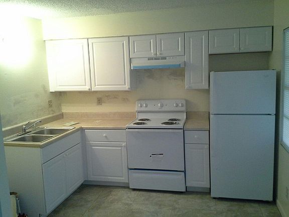 4th image of 1463 Drew St #A