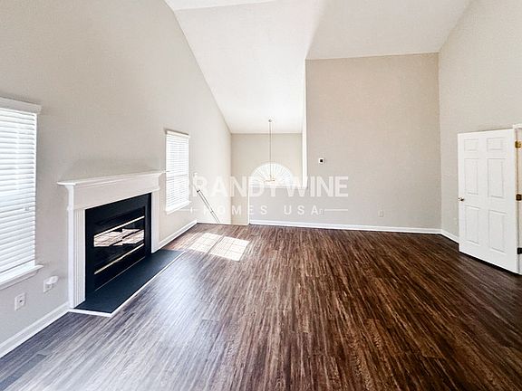 4th image of 2208 Tuley Dr