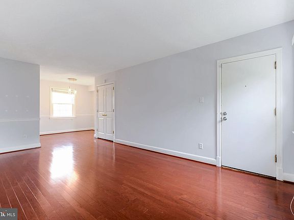 4th image of 2707 Arlington Blvd APT 106