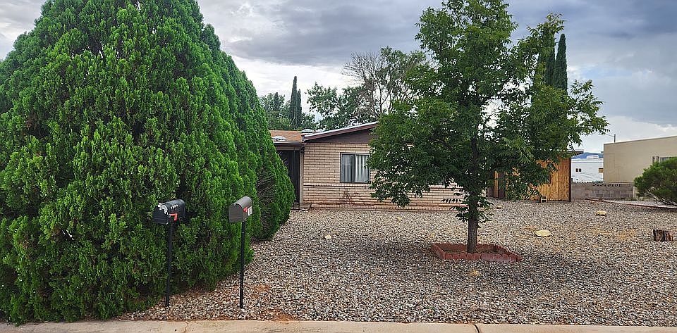 1st image of 1002 E Mescal Dr