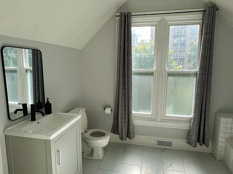 369 Maitland St #UPPER — Photo 14