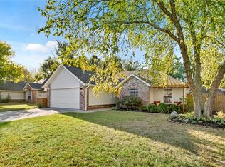 2256 Cottonwood Ave, Fayetteville, AR 72701
