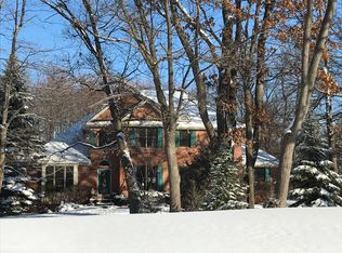 8455 Southridge Dr, Howell, MI 48843