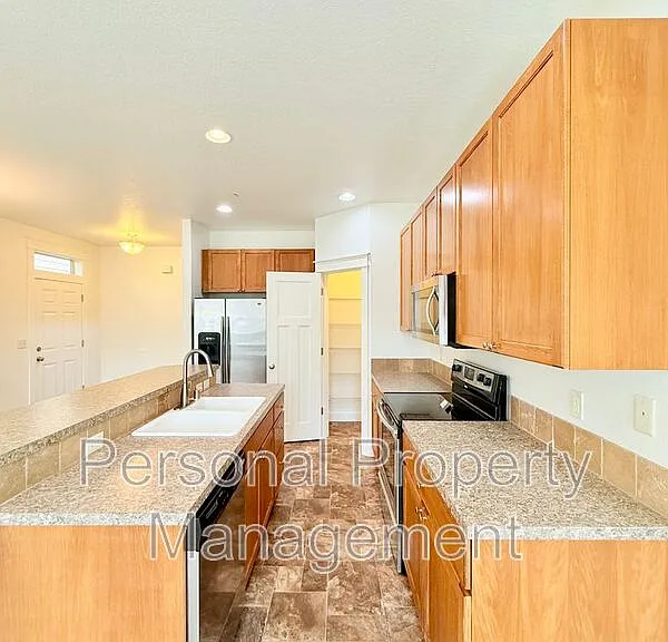 3326 NW 47th Dr — Photo 4