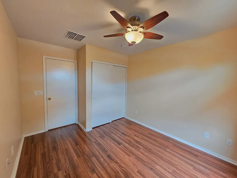 7805 S 48th Ln — Photo 7
