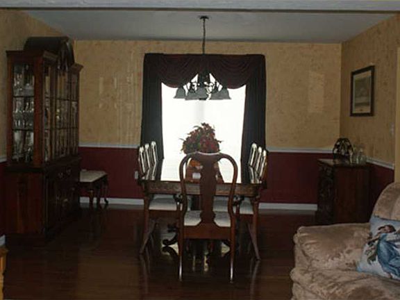 3rd image of 11742 Waterford Dr