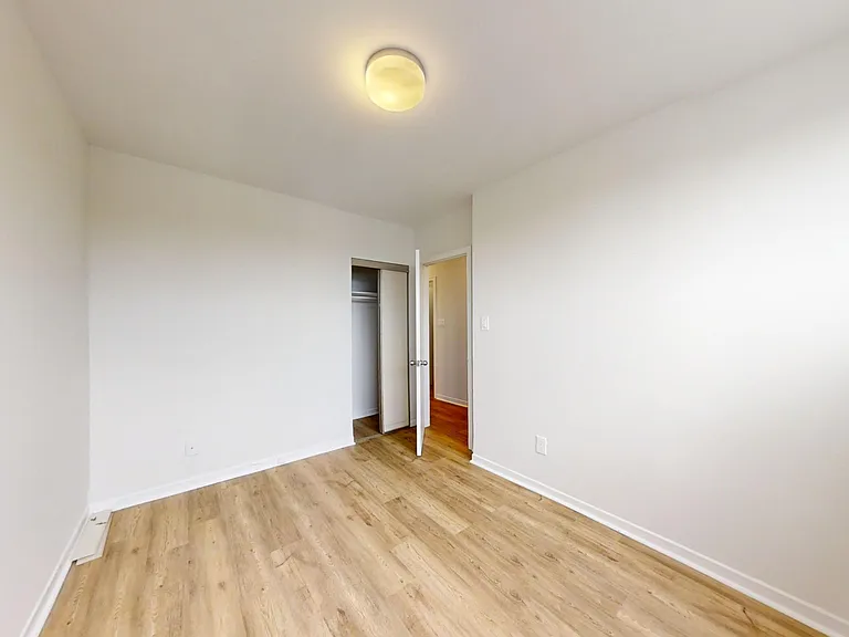 10 Bergamot Ave — Photo 9