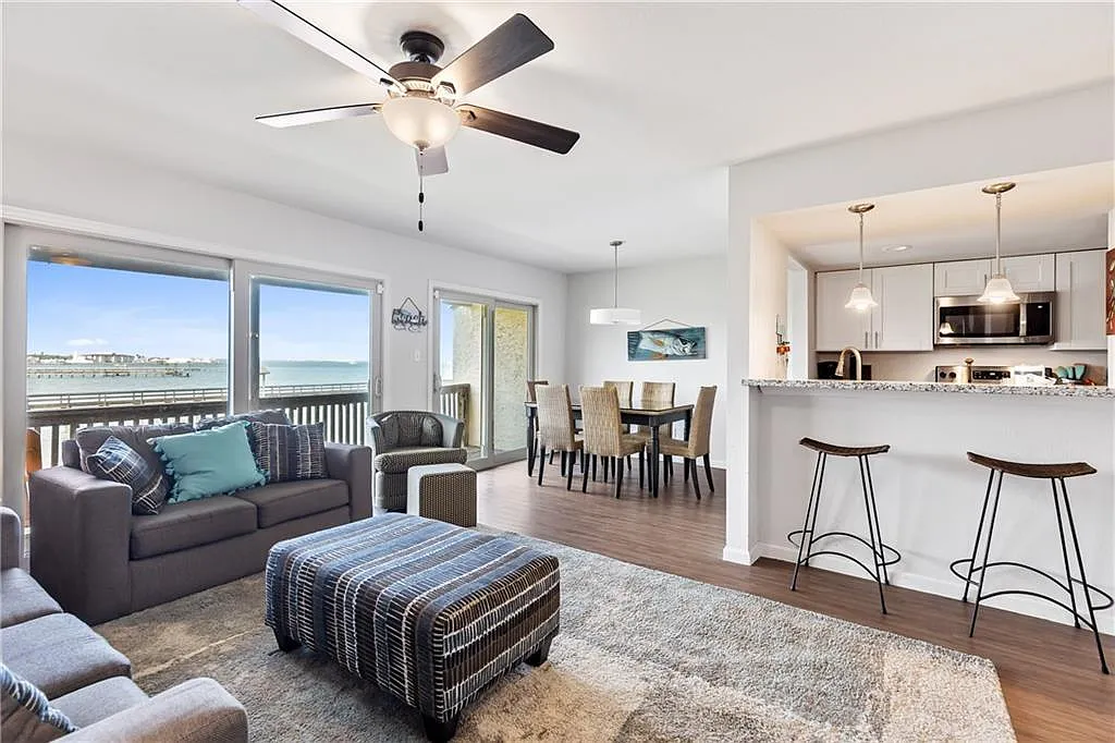 2 bed, 2.0 bath, 1414 sqft, $2,750 — Photo 2