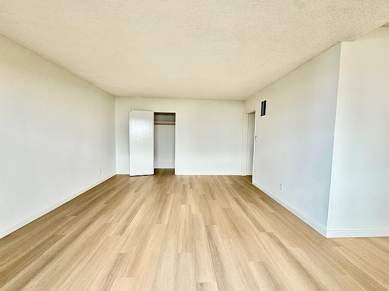 8110 Norton Ave #8 — Photo 8