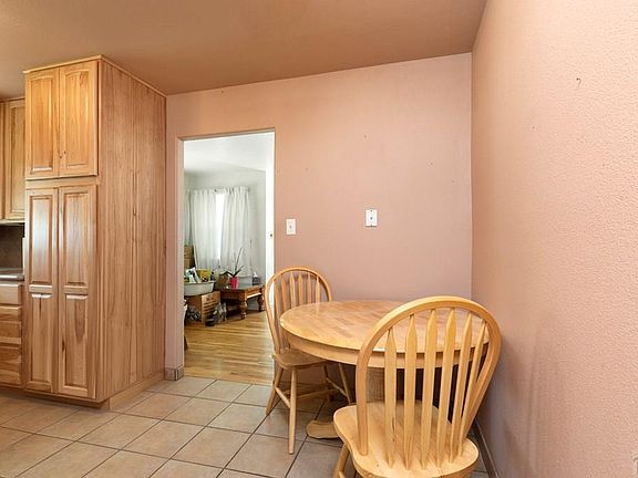 5th image of 415 Henry Ave
