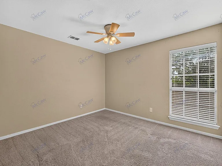 504 Coventry Dr — Photo 14