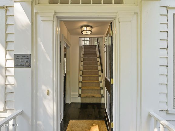 2nd image of 128 Weaver St