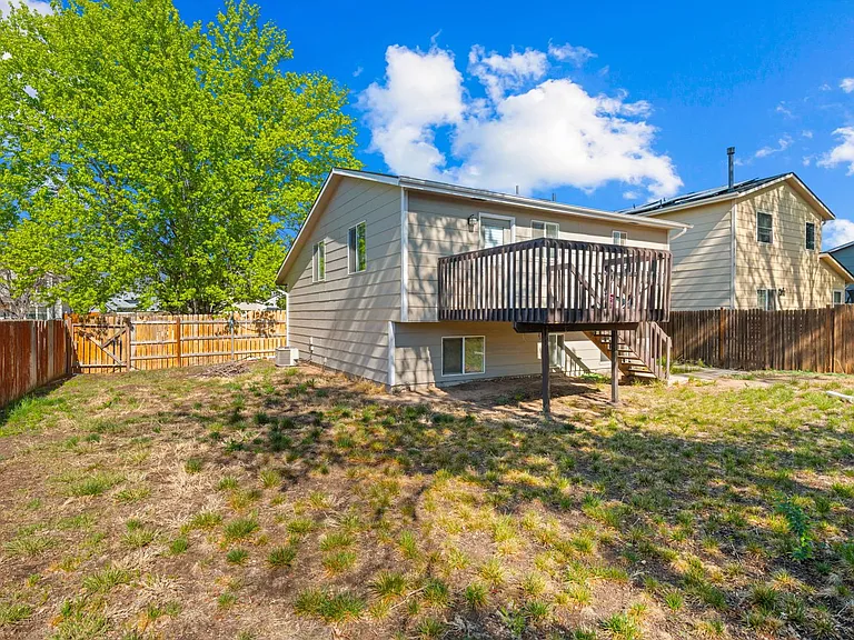 580 Upton Dr — Photo 23