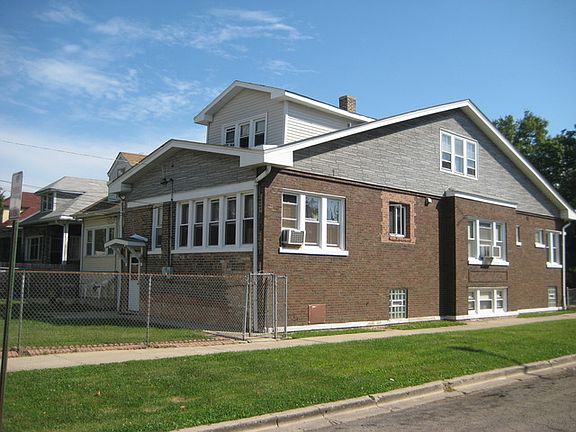 3rd image of 1938 S 58th Ct